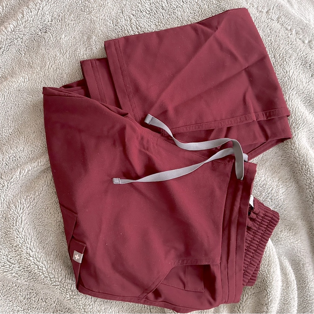 Figs yola xs scrub pants - burgundy